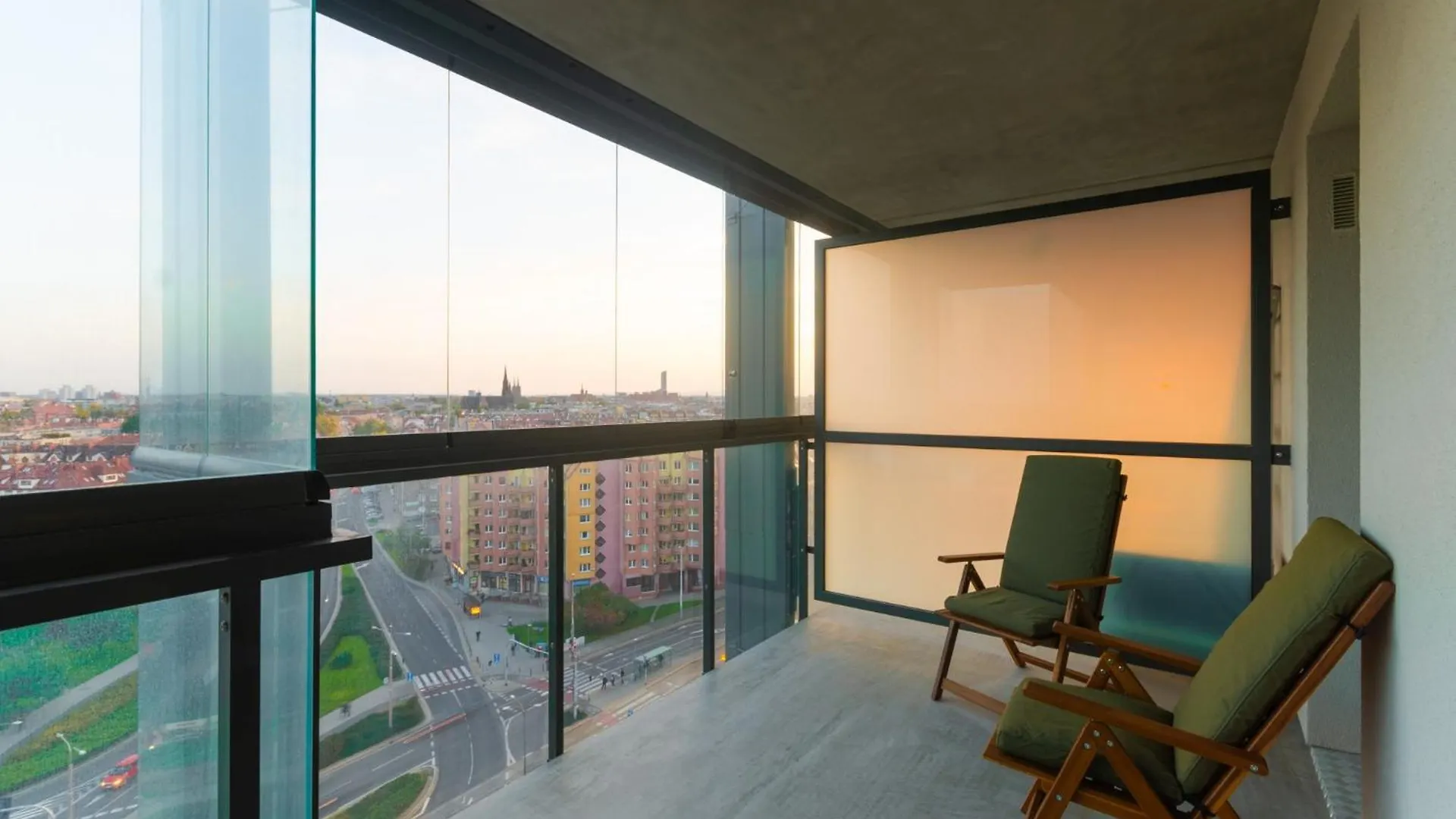 12Th Floor Apartment With The River View Breslau