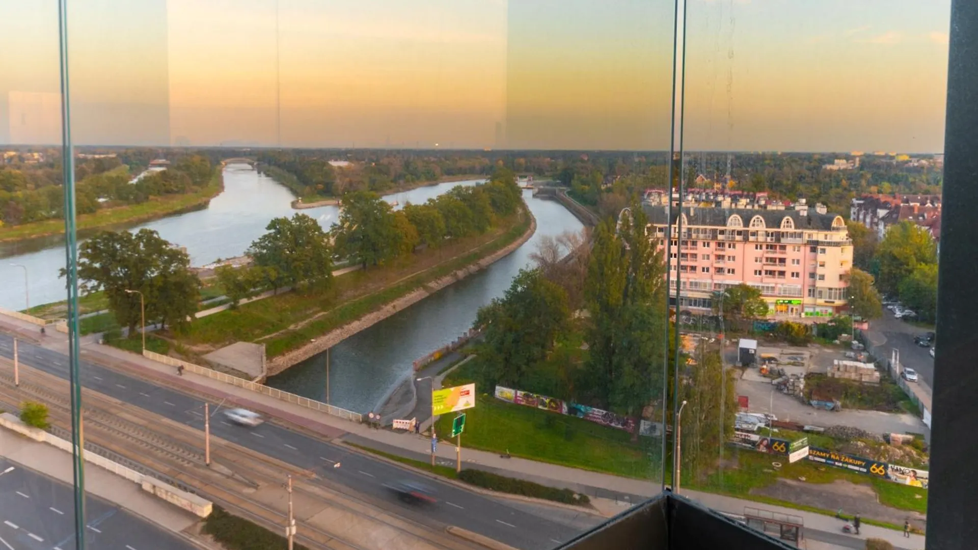 12Th Floor Apartment With The River View Breslau